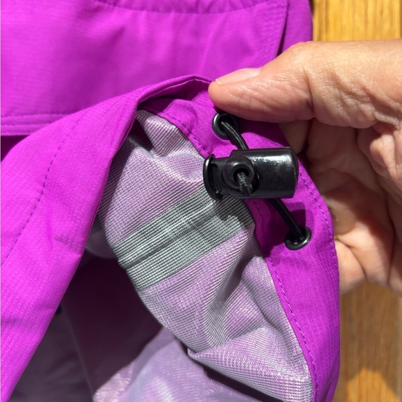 Misty Mountain Women's Waterproof Fuschia Rain Jacket Size Medium Like New - Picture 7 of 12